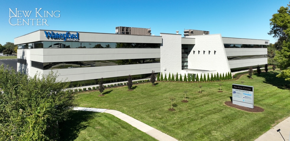 5600 New King Dr, Troy, MI for lease - Building Photo - Image 2 of 13