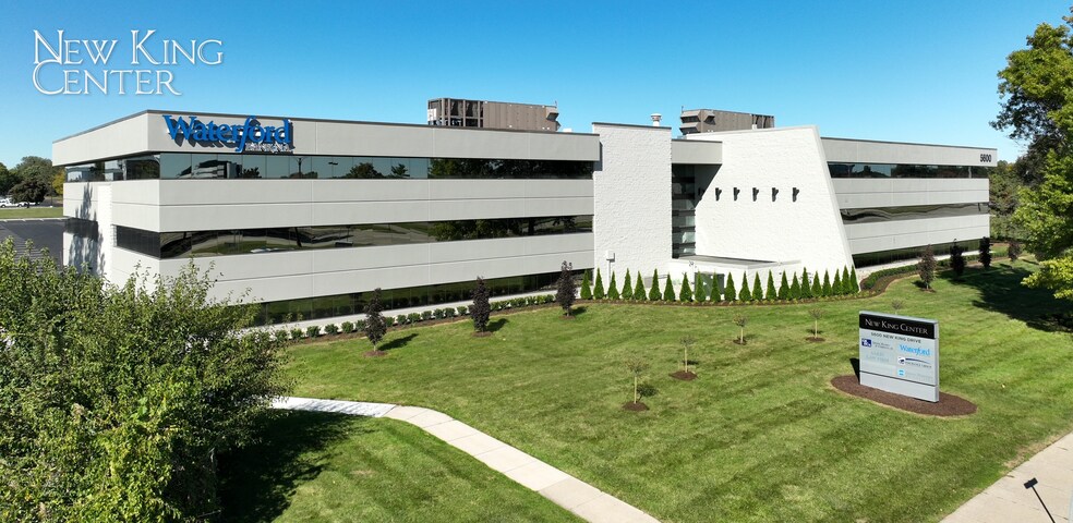 5600 New King Dr, Troy, MI à louer - Photo du bâtiment - Image 2 de 13