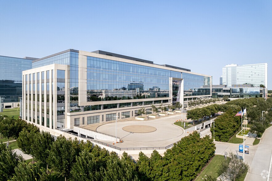 1 Cowboys Way, Frisco, TX à louer - Photo du bâtiment - Image 1 de 32