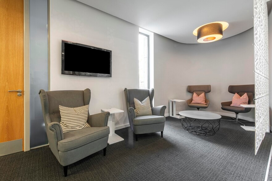 Robert Robinson Ave, Oxford for lease - Interior Photo - Image 3 of 10
