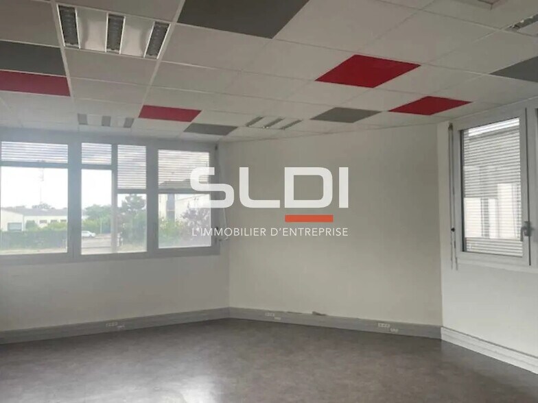 Bureau dans Chassieu à louer - Photo intérieure - Image 2 de 6