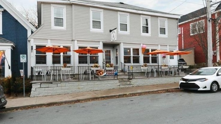 43 Queen St, Chester, NS for sale - Primary Photo - Image 1 of 8