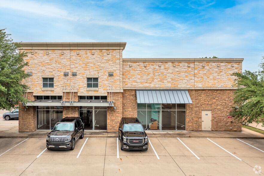 1651 W Eldorado Pky, McKinney, TX à louer - Photo du bâtiment - Image 2 de 6