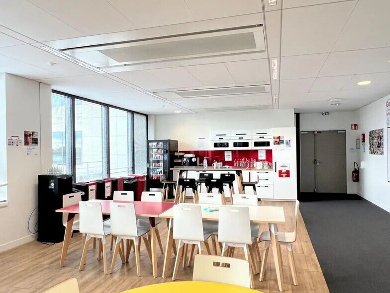 Bureau dans Rungis à louer - Photo du bâtiment - Image 2 de 13