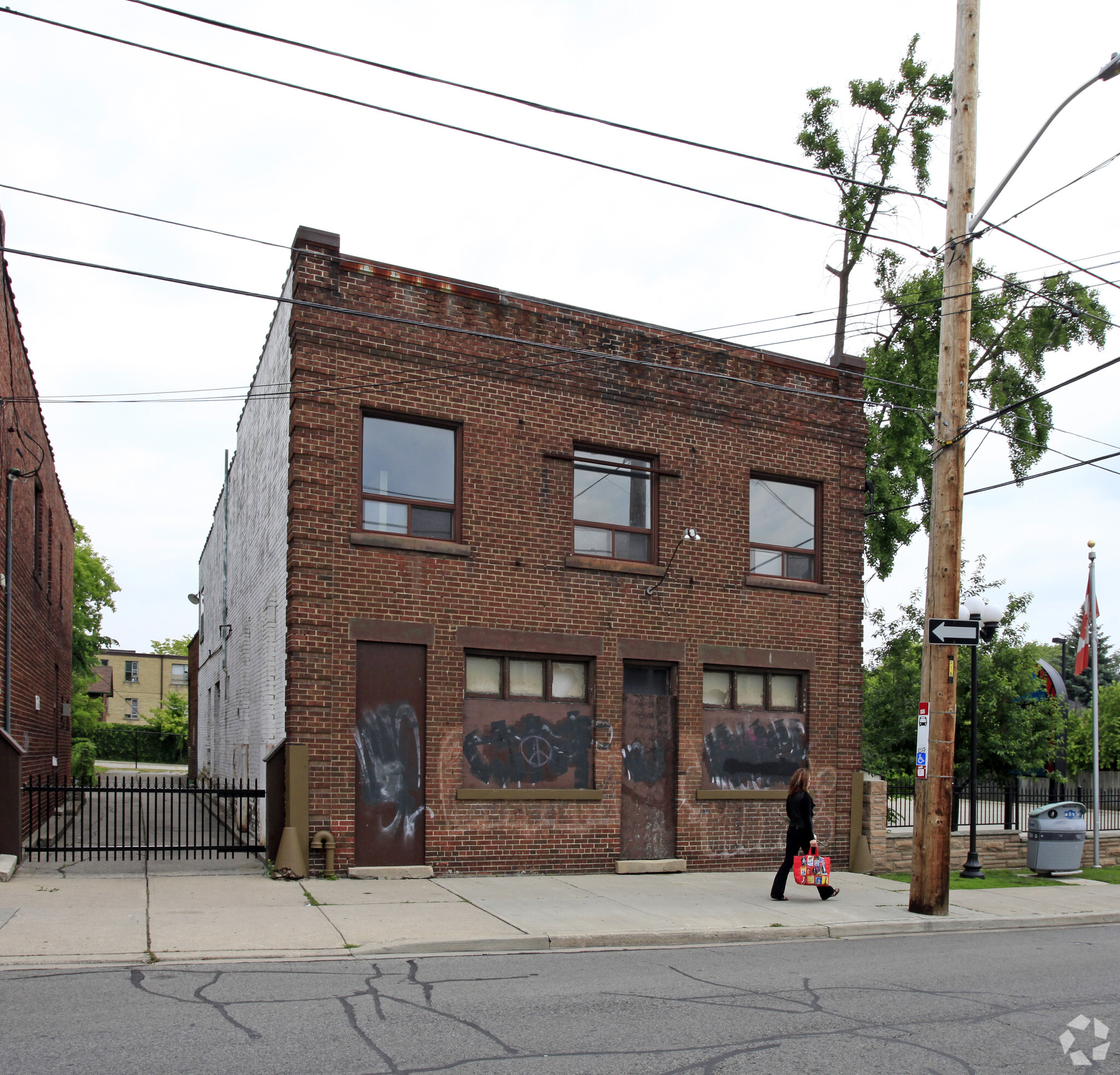 78-80 Mimico Ave portefeuille de 2 propriétés à vendre sur LoopNet.ca Photo principale- Image 1 de 3