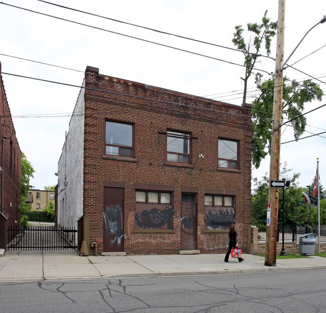 Plus de détails pour 78 Mimico Ave, Toronto, ON - Commerce de détail à louer