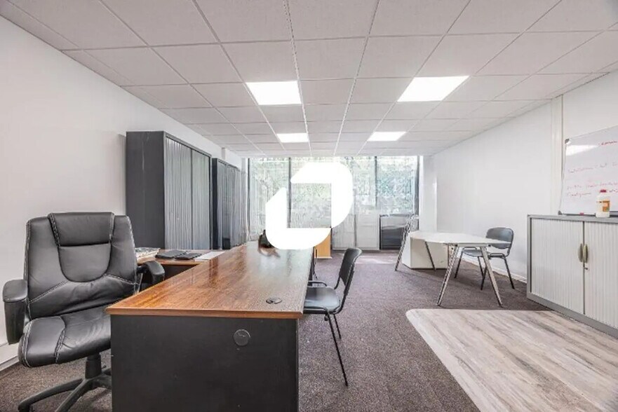 Bureau dans Lognes à vendre - Photo du bâtiment - Image 2 de 9