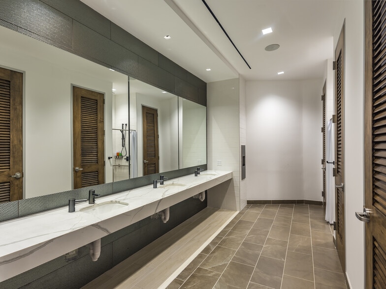 757 N Eldridge Pky, Houston, TX for lease - Interior Photo - Image 3 of 28