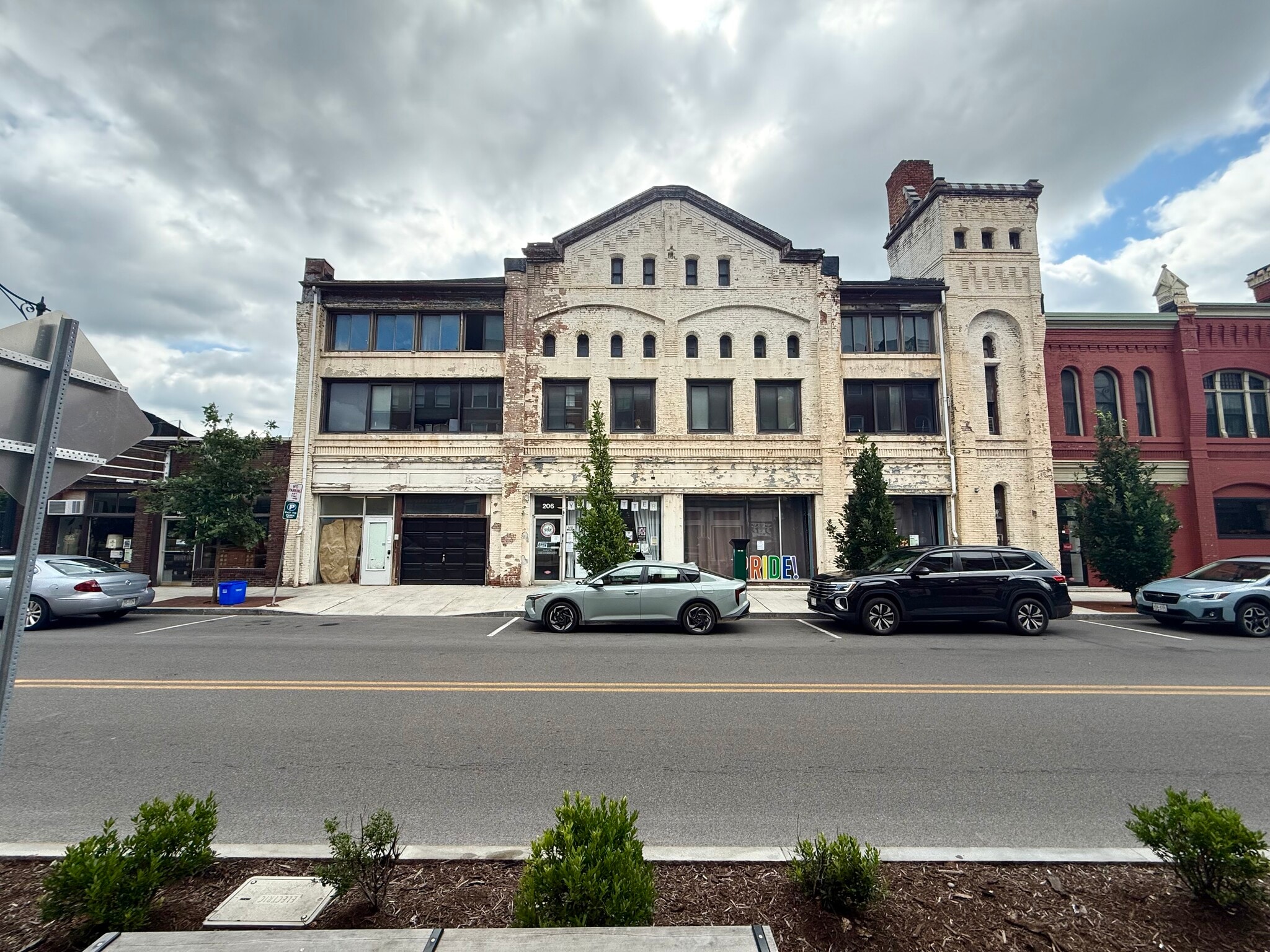 206-218 State St portfolio of 2 properties for sale on LoopNet.ca Building Photo- Image 1 of 38