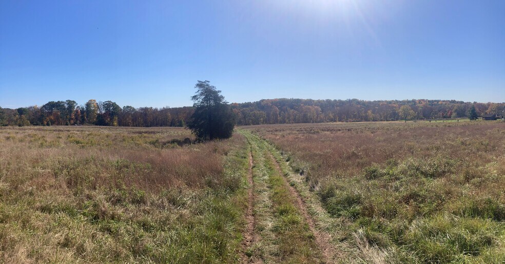 3637 Bedminster Rd, Ottsville, PA à vendre - Photo du bâtiment - Image 2 de 3