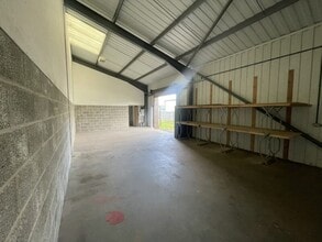 24-25 Flightway, Honiton for lease Interior Photo- Image 2 of 2