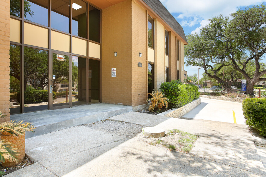 4139 Gardendale St, San Antonio, TX for lease - Building Photo - Image 3 of 42