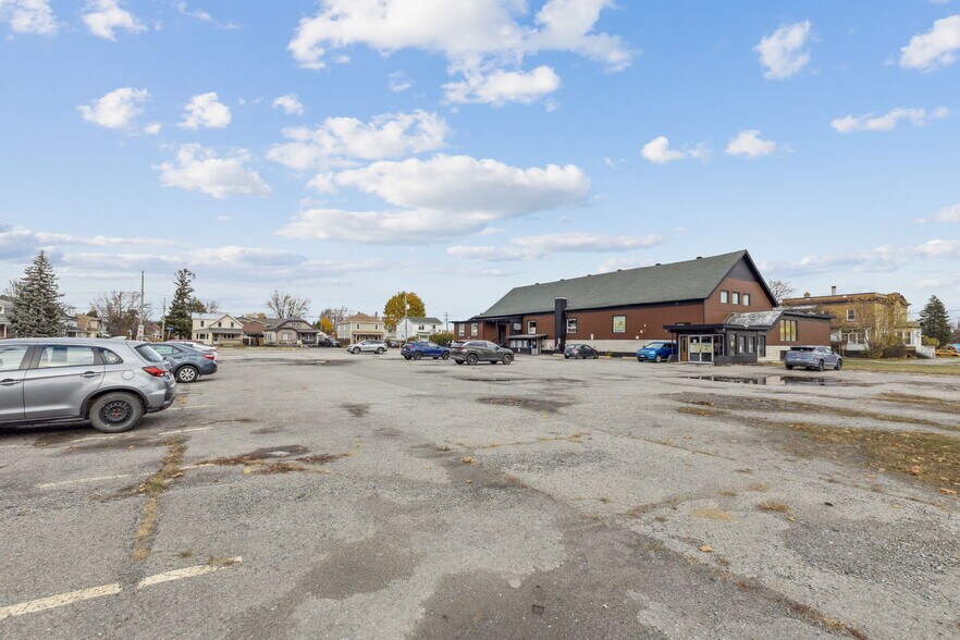 195 Boul Maloney O, Gatineau, QC for lease - Building Photo - Image 2 of 22