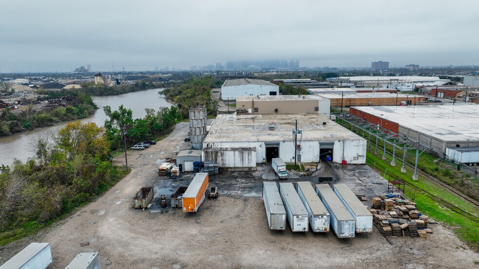 700 Plastics, Houston, TX à vendre - Photo du bâtiment - Image 3 de 14