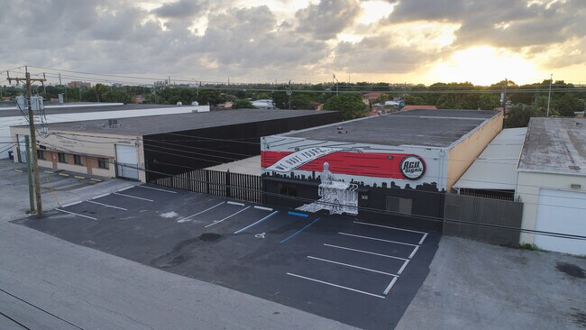 Plus de détails pour 3630 E 10th Ct, Hialeah, FL - Industriel à louer