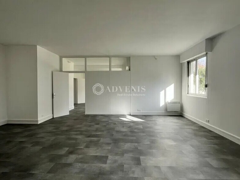 Office in Clamart for lease - Interior Photo - Image 1 of 10