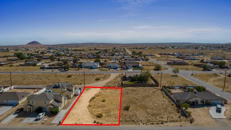 9232 Holly Ave, California City, CA à vendre - Photo du bâtiment - Image 2 de 7