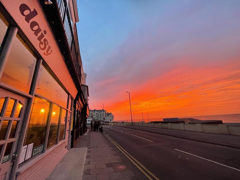 19 Cliff Ter, Margate à louer - Photo du bâtiment - Image 2 de 17