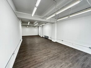325 W 38th St, New York, NY for lease Interior Photo- Image 1 of 6