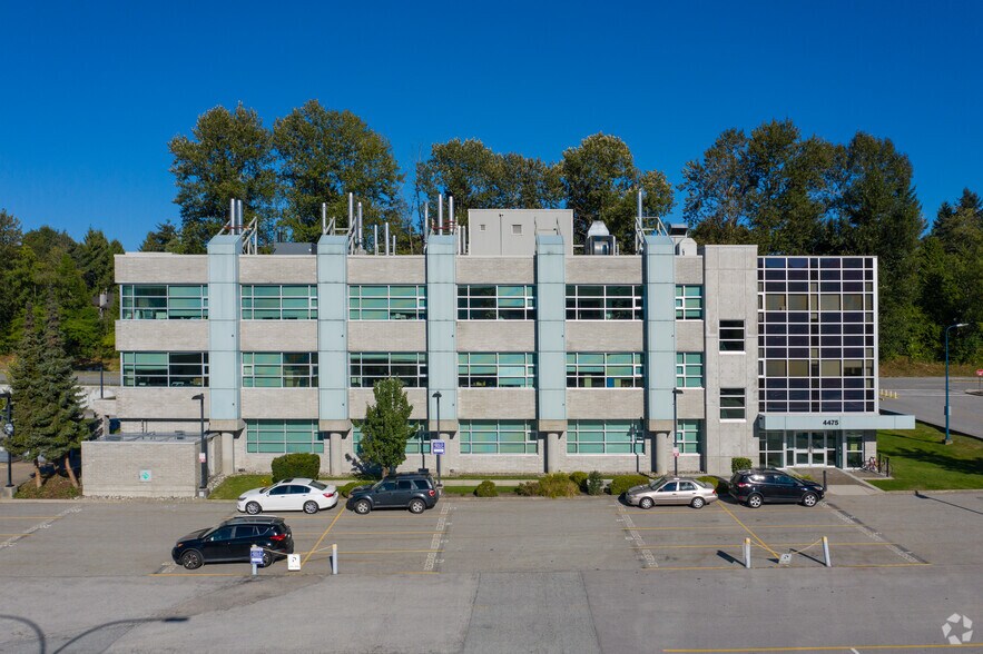 4475 Wayburne Dr, Burnaby, BC à louer - Photo du bâtiment - Image 2 de 5