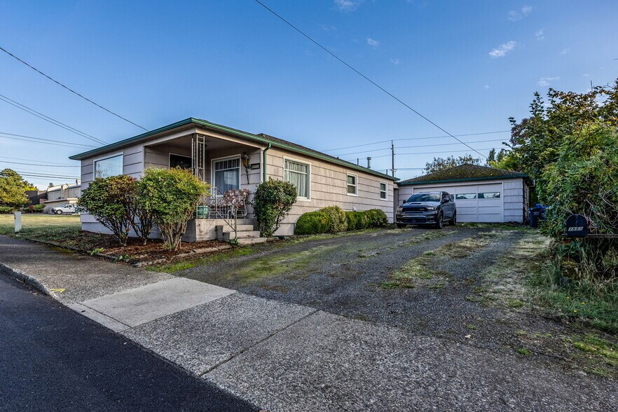 17311 Strauss Ave, Sandy, OR for sale - Building Photo - Image 3 of 16