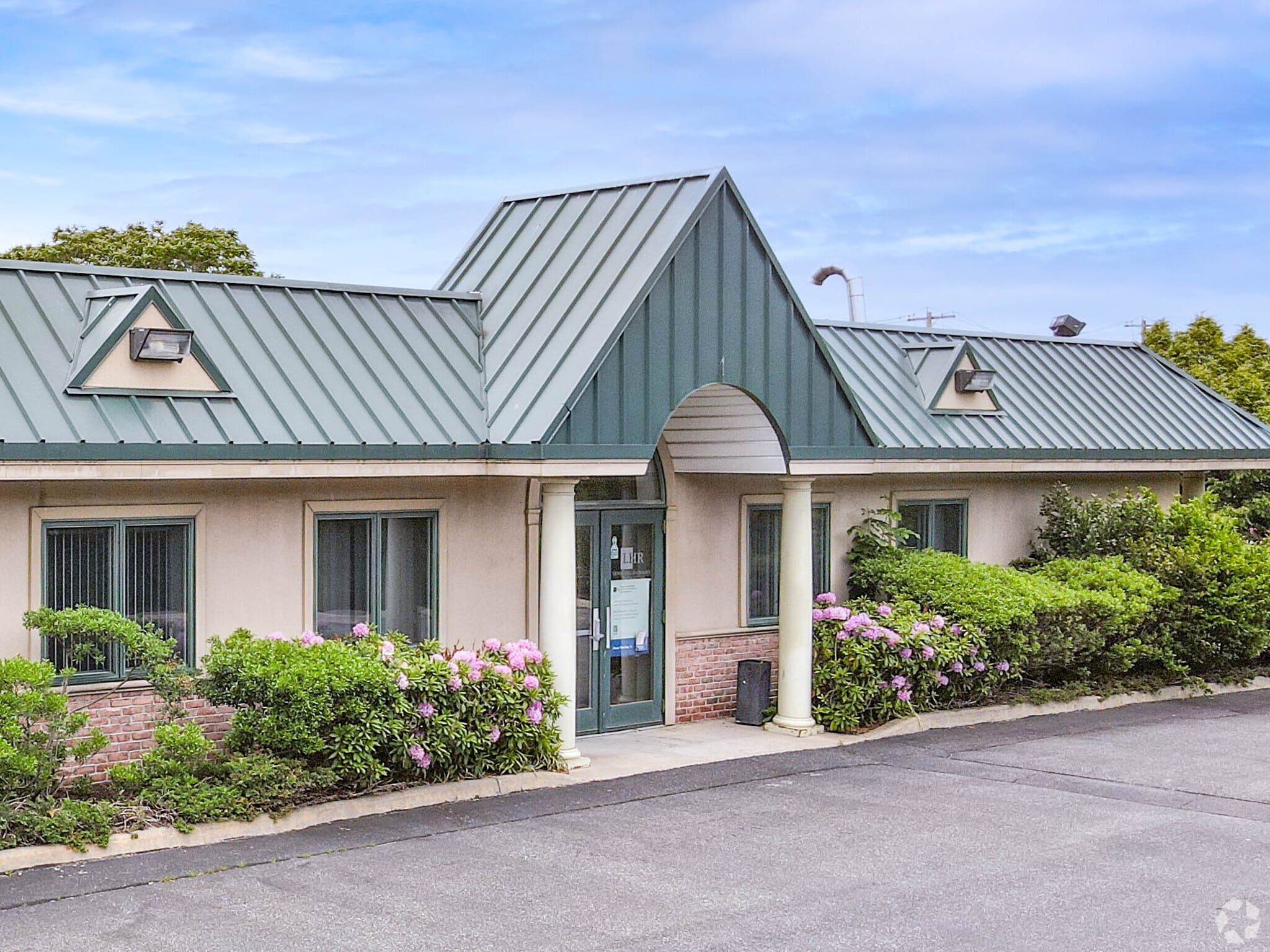 55 Veterans Memorial Hwy, Commack, NY for lease Building Photo- Image 1 of 48