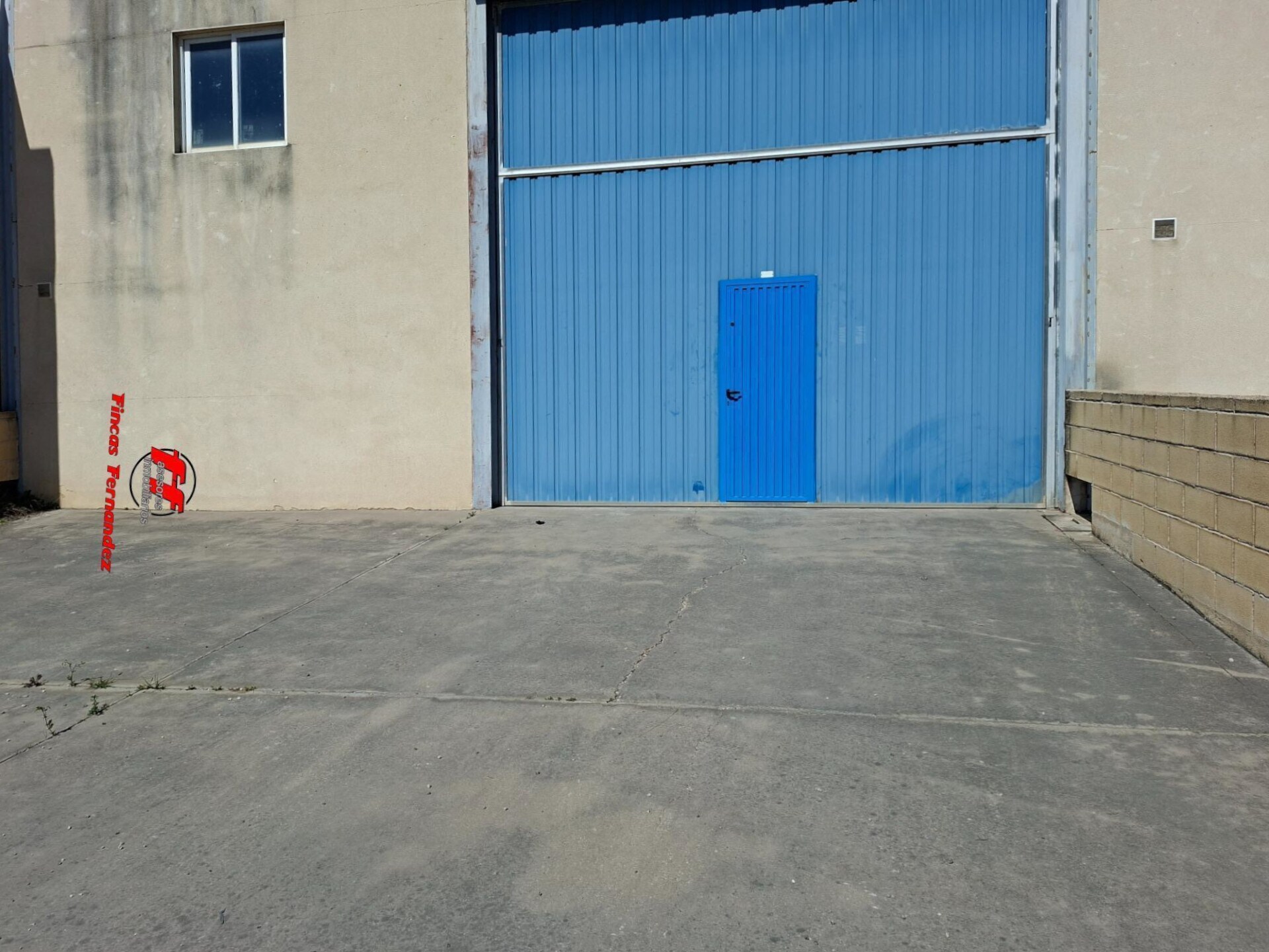 Industrial in Velilla de San Antonio, Madrid for sale Primary Photo- Image 1 of 4