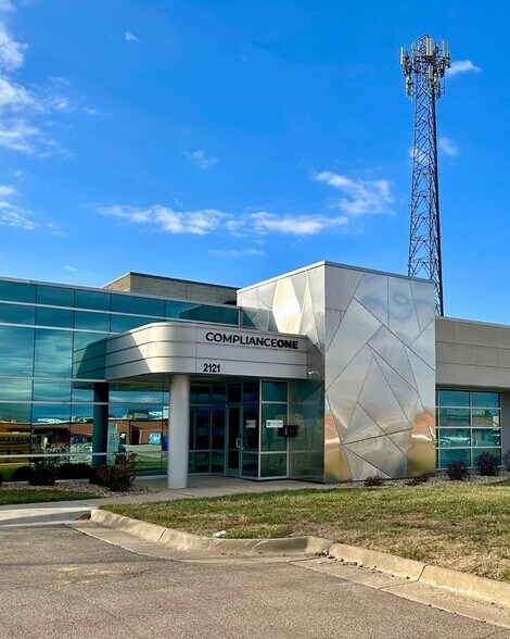 2121 SW Chelsea Dr, Topeka, KS à louer - Photo du bâtiment - Image 3 de 14