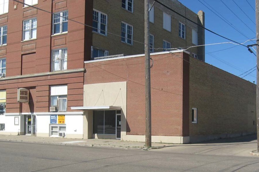 108 N Mandan St, Bismarck, ND à vendre - Photo du bâtiment - Image 2 de 14
