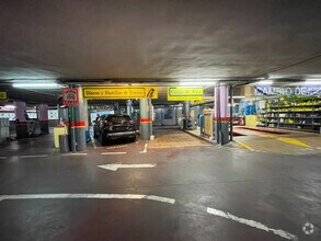 Retail in Madrid, Madrid for lease Interior Photo- Image 2 of 9