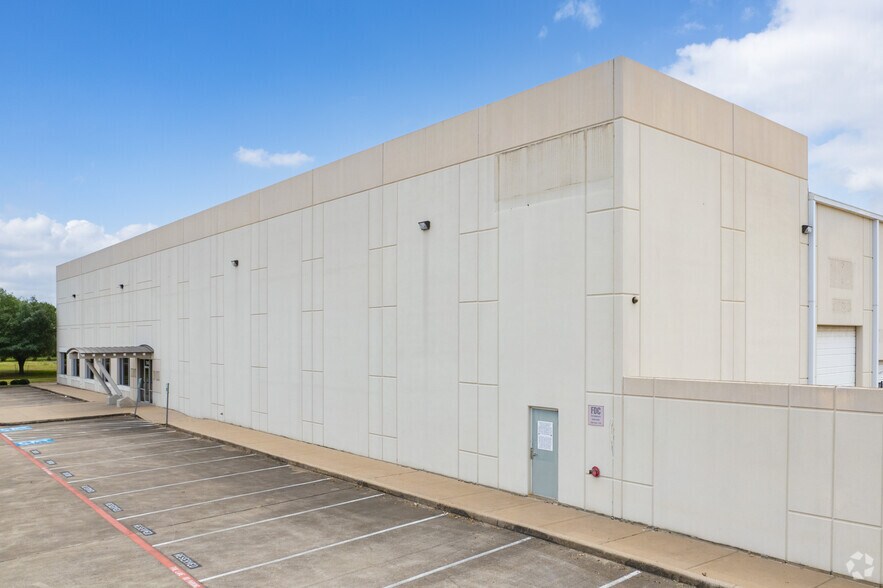 7049 Brookhollow West Dr, Houston, TX à louer - Photo du bâtiment - Image 2 de 5