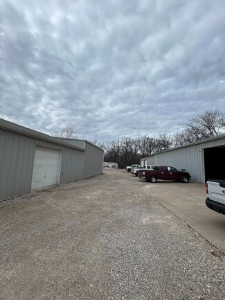 Plus de détails pour 3687 County 42-3 Rd, Kaiser, MO - Local d'activités à louer