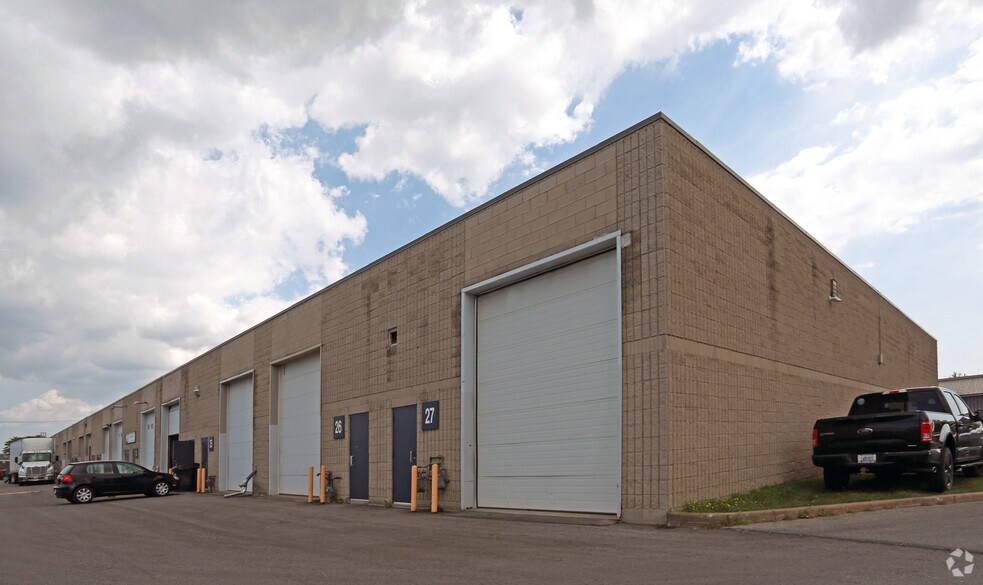 2 Cushman Rd, St Catharines, ON à louer - Photo du bâtiment - Image 2 de 3