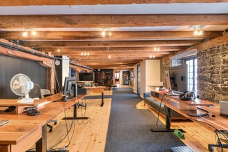 300 Pl D'youville, Montréal, QC for lease Building Photo- Image 1 of 10