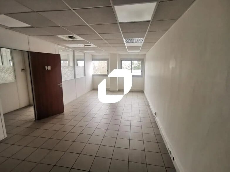 Office in Fontenay-sous-Bois for lease - Interior Photo - Image 2 of 6
