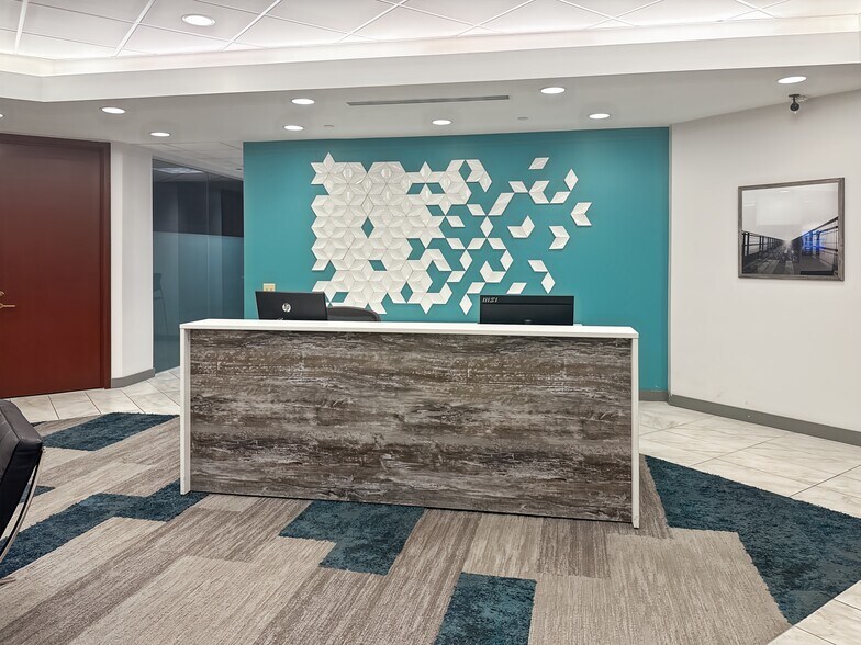 1221 Brickell Ave, Miami, FL à louer - Photo du bâtiment - Image 3 de 14