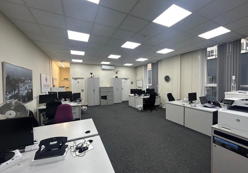 10 Bond St, Leeds for lease - Interior Photo - Image 3 of 5