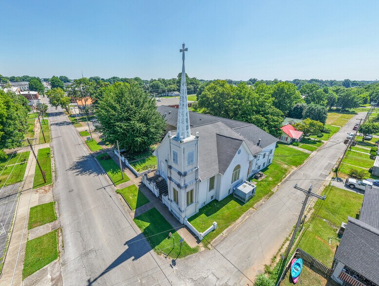 228 S Military Ave, Lawrenceburg, TN à vendre - Photo du bâtiment - Image 1 de 109
