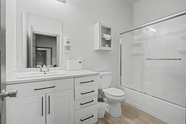 Plus de détails pour 102 W 4th St, Hearne, TX - Commerce de détail à vendre