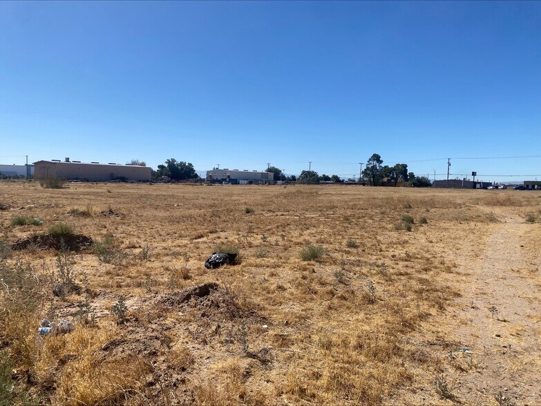 Bartlett Ave, Adelanto, CA à vendre - Photo du bâtiment - Image 3 de 12