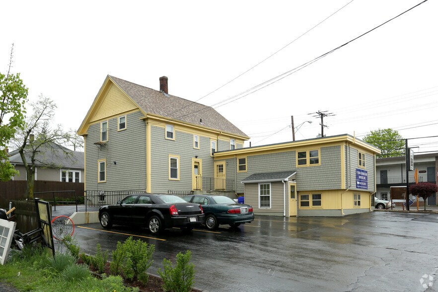 2400 Pawtucket Ave, East Providence, RI à louer - Photo du bâtiment - Image 2 de 16