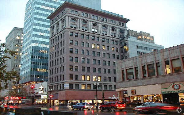 1300 Broadway, Oakland, CA à louer - Photo du bâtiment - Image 2 de 8