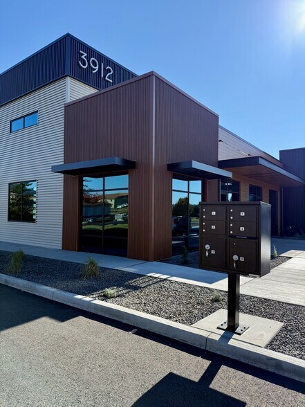 3912 N Schreiber Way, Coeur d'Alene, ID à louer - Photo du bâtiment - Image 3 de 4