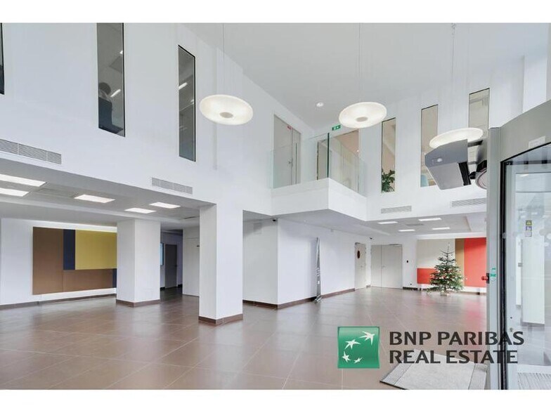 11 Avenue Morane Saulnier, Vélizy-Villacoublay for lease - Lobby - Image 1 of 8