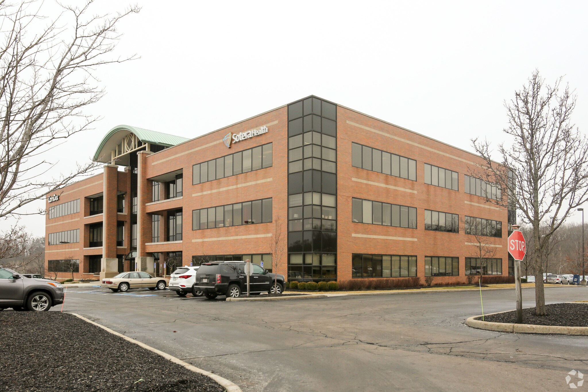 South Hill Office Park portfolio of 3 properties for sale on LoopNet.ca Primary Photo- Image 1 of 4