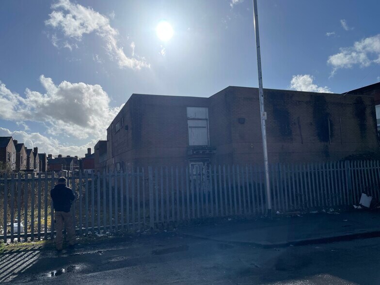 Willows Rd, Salford à vendre - Photo du bâtiment - Image 2 de 3