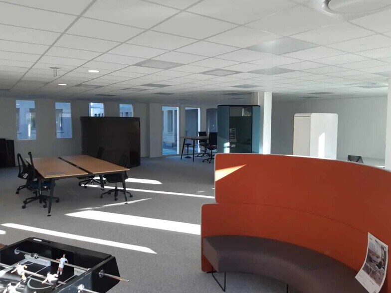 Office in Bron for sale - Interior Photo - Image 3 of 22