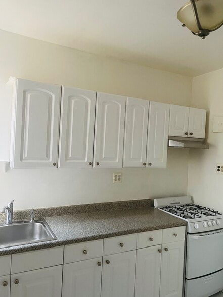 31-40 35th St, Astoria, NY for sale - Building Photo - Image 2 of 9