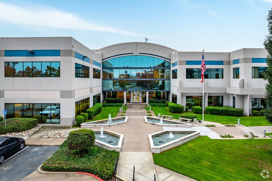10000 Goethe Rd, Sacramento, CA à vendre - Photo du bâtiment - Image 1 de 8