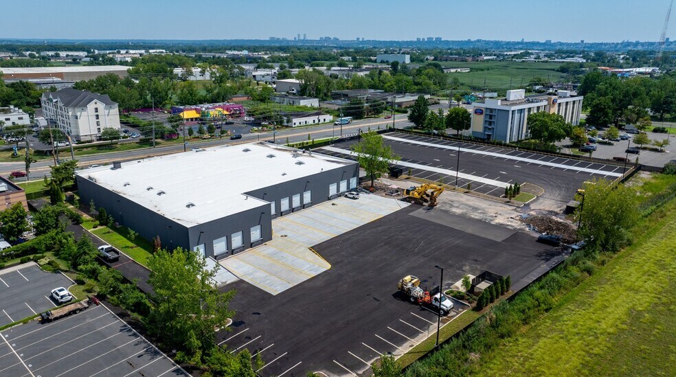 890 Paterson Plank Rd, East Rutherford, NJ à vendre - Photo du bâtiment - Image 1 de 14